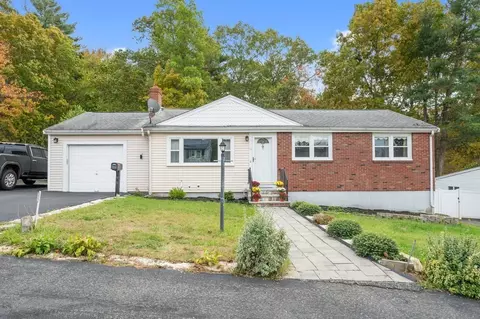 16 Woodcliff Rd, Holbrook, MA 02343