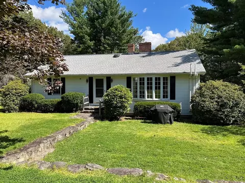 55 Warren St, Boylston, MA 01505