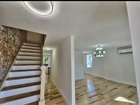Entry Way - 321 Riverside Dr, Northampton, MA 01062 photo 2 of 5