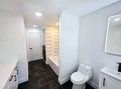 Bath - 321 Riverside Dr, Northampton, MA 01062 photo 5 of 9