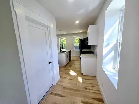 Entry Way - 321 Riverside Dr, Northampton, MA 01062 photo 1 of 5