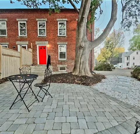 321 Riverside Dr, Northampton, MA 01062