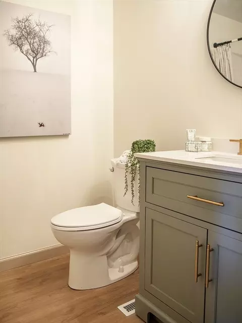 Bath - 112 Harmon Ave, Springfield, MA 01118 photo 3 of 4