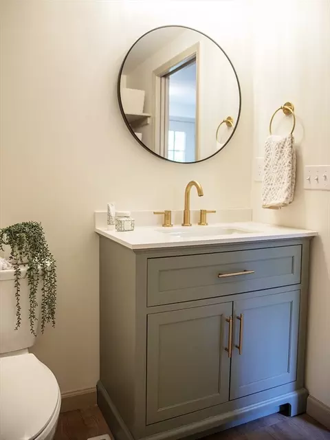 Bath - 112 Harmon Ave, Springfield, MA 01118 photo 2 of 4