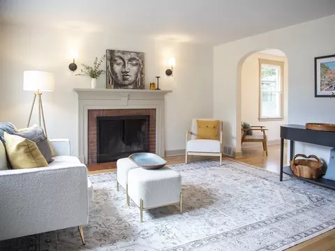 Living - 112 Harmon Ave, Springfield, MA 01118 photo 1 of 2