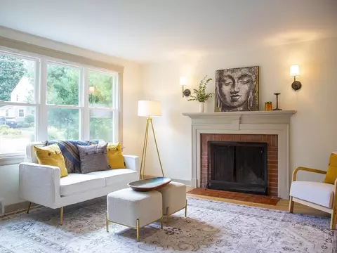 Living - 112 Harmon Ave, Springfield, MA 01118 photo 2 of 2