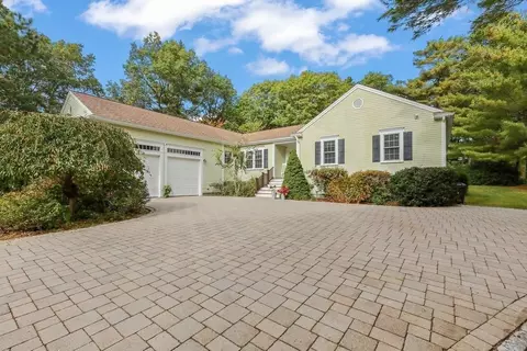 320 Quinaquisset, Mashpee, MA 02649