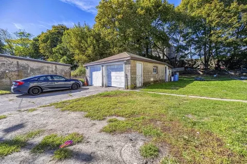15 Higgins St, Fall River, MA 02724 photo 2