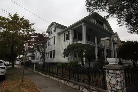 Exterior - 1083-1085 Sumner Ave, Springfield, MA 01118 photo 2 of 4