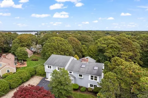 9 Seascape Ln, Falmouth, MA 02556