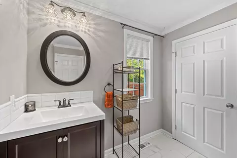 Bath - 44 Dixfield St, Worcester, MA 01606 photo 1 of 3