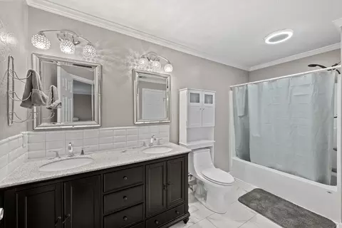 Bath - 44 Dixfield St, Worcester, MA 01606 photo 3 of 3