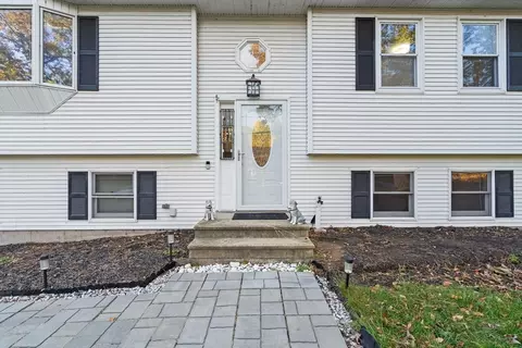 Entry Way - 53 Bigelow Rd, Webster, MA 01570 photo 1 of 3