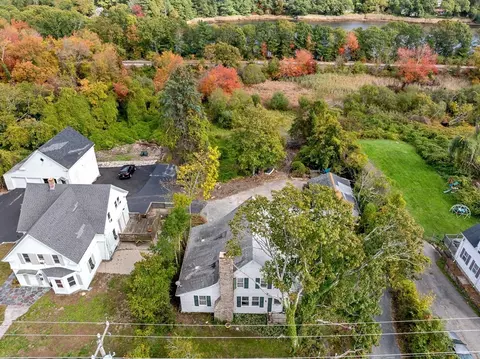 437 Main St, Wareham, MA 02571 photo 2