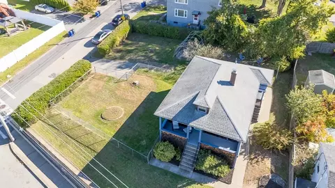 View/Area - 1736 Bay St, Fall River, MA 02724 photo 2 of 9
