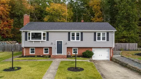 16 Brookside Dr, Acushnet, MA 02743