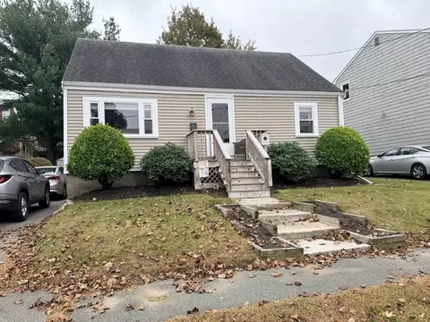 26 Colonial Rd, Peabody, MA 01960