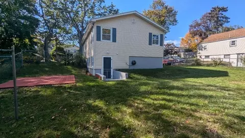 80 Hollywood Ave, Warwick, RI 02888