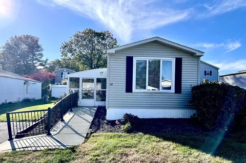 28 1st Ave, Westfield, MA 01085