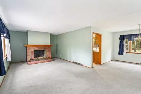 4 Coed Dr, Easthampton, MA 01027 photo 6