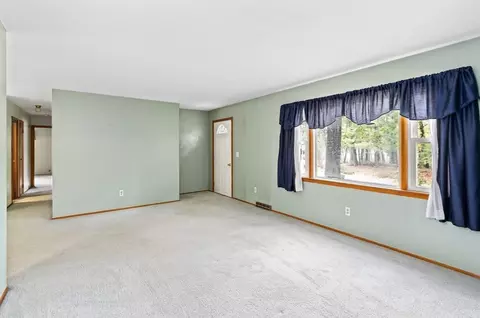 4 Coed Dr, Easthampton, MA 01027 photo 8