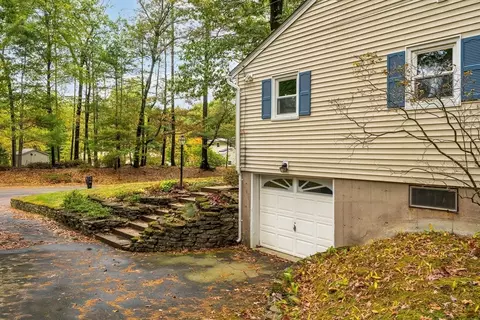 4 Coed Dr, Easthampton, MA 01027 photo 5