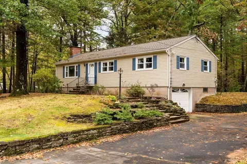4 Coed Dr, Easthampton, MA 01027 photo 2