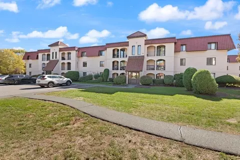 685 Oak St #24-3, Brockton, MA 02301
