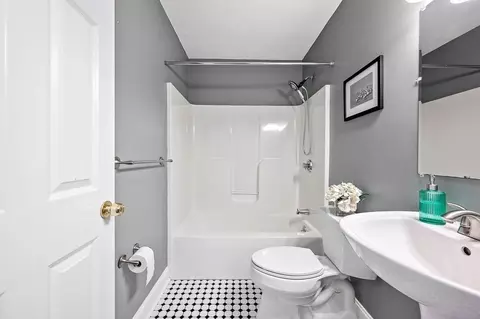 Bath - 3 Carter Way, Worcester, MA 01609 photo 5 of 8
