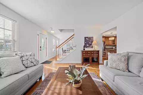 Entry Way - 3 Carter Way, Worcester, MA 01609 photo 1 of 3