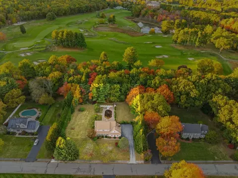 99 Country Club Dr, Whitinsville, MA 01588