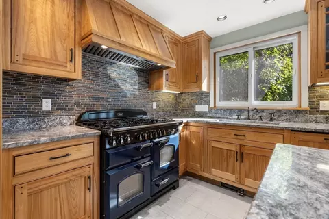 60 Rolling Ln, Weston, MA 02493 photo 13