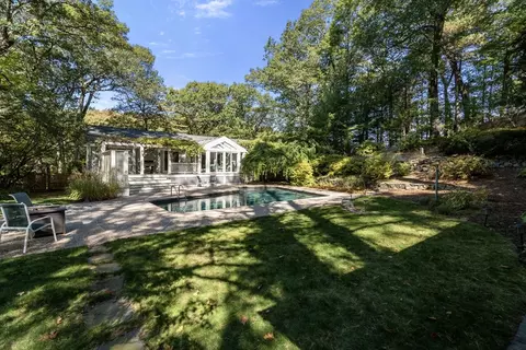 60 Rolling Ln, Weston, MA 02493 photo 3