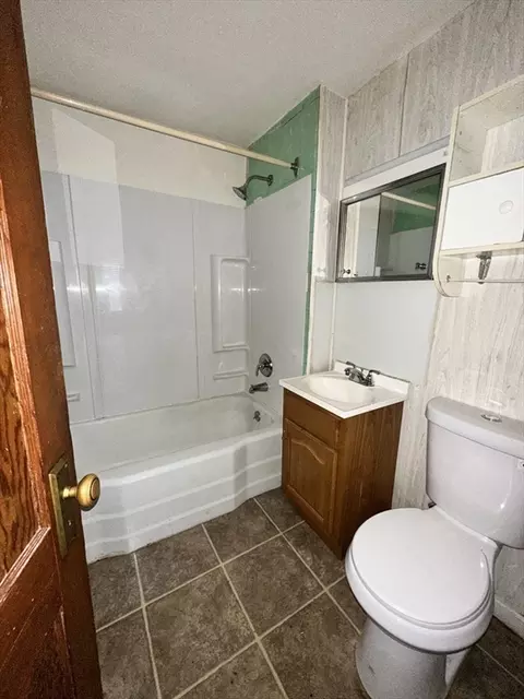 14-16 Chestnut St, Chicopee, MA 01013 photo 10