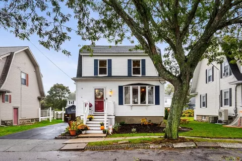 74 Fairview Ave, Peabody, MA 01960