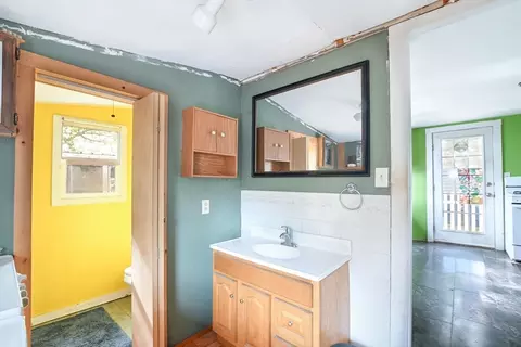 Bath - 8 Weston Ave, Wareham, MA 02571 photo 1 of 1