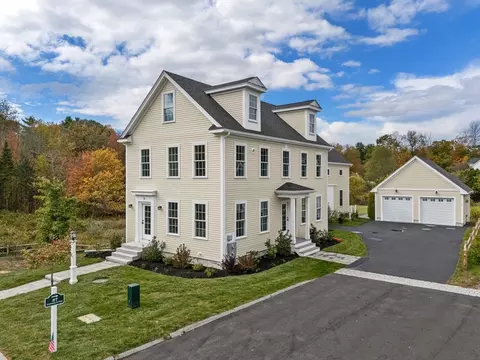5 Moncrief St #5, Amesbury, MA 01913