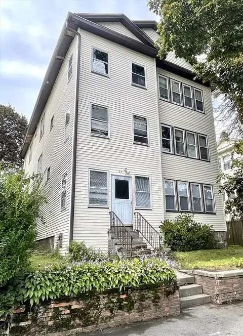 26 Derby St, Worcester, MA 01604