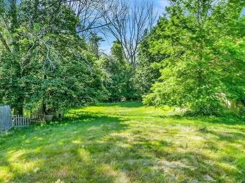 Exterior - 418 E Washington St, Hanson, MA 02341 photo 2 of 4