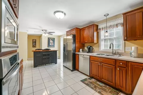 Kitchen - 8 Bachant Way, Wareham, MA 02571 photo 3 of 5