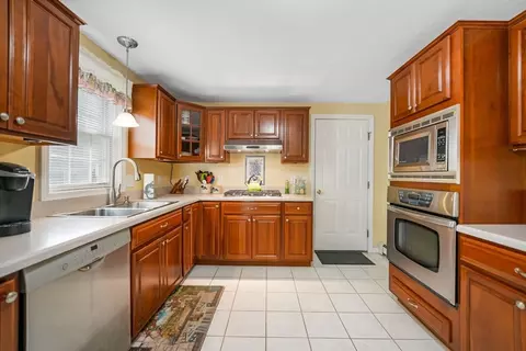 Kitchen - 8 Bachant Way, Wareham, MA 02571 photo 2 of 5