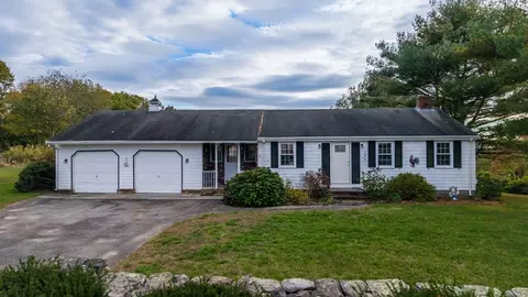 390 Old Fall River Rd, Dartmouth, MA 02747