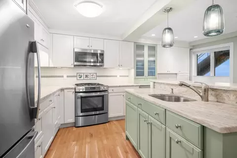 Kitchen - 24 Lee St #B10, Marblehead, MA 01945 photo 4 of 4