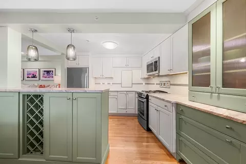 Kitchen - 24 Lee St #B10, Marblehead, MA 01945 photo 3 of 4