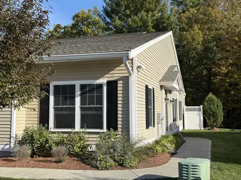 113 Rogerson Xing #113, Uxbridge, MA 01569