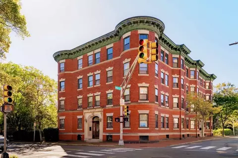 276 Harvard St #7, Cambridge, MA 02139