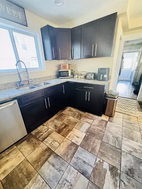 121 Wait St, Springfield, MA 01104 photo 3