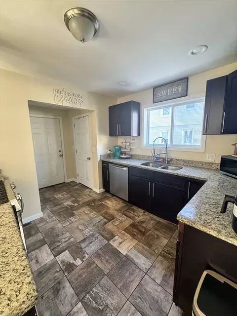 121 Wait St, Springfield, MA 01104 photo 4