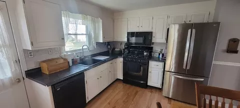 Kitchen - 35 Park Ave, Reading, MA 01867 photo 1 of 1