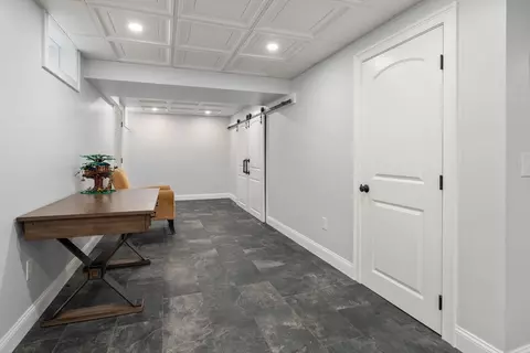 Entry Way - 547 Mockingbird Ln, Dighton, MA 02715 photo 3 of 3